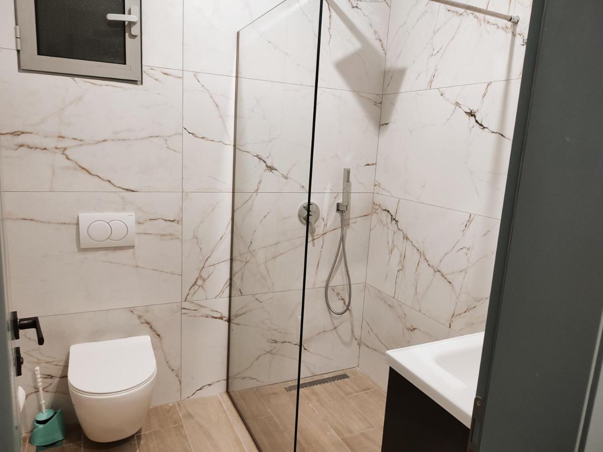 Petros Rooms ฮีมาเรอ ภายนอก รูปภาพ