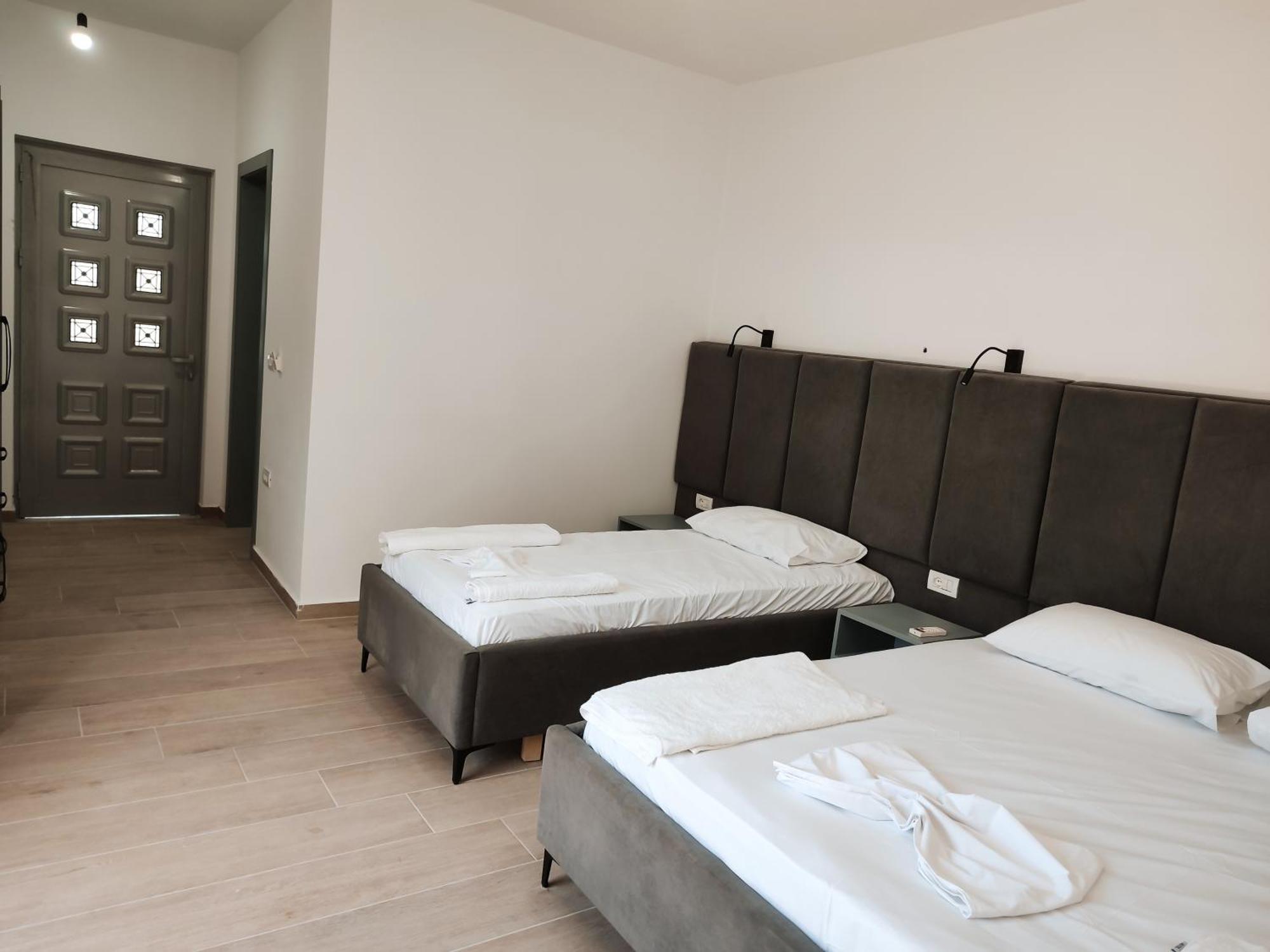 Petros Rooms ฮีมาเรอ ภายนอก รูปภาพ