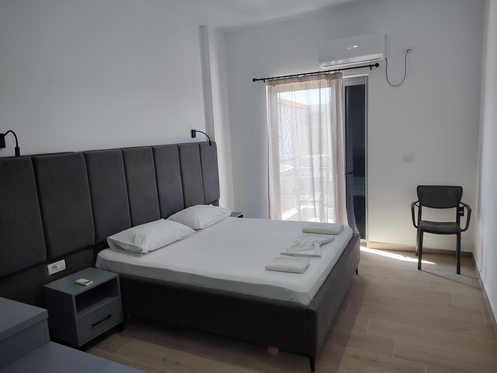 Petros Rooms ฮีมาเรอ ภายนอก รูปภาพ