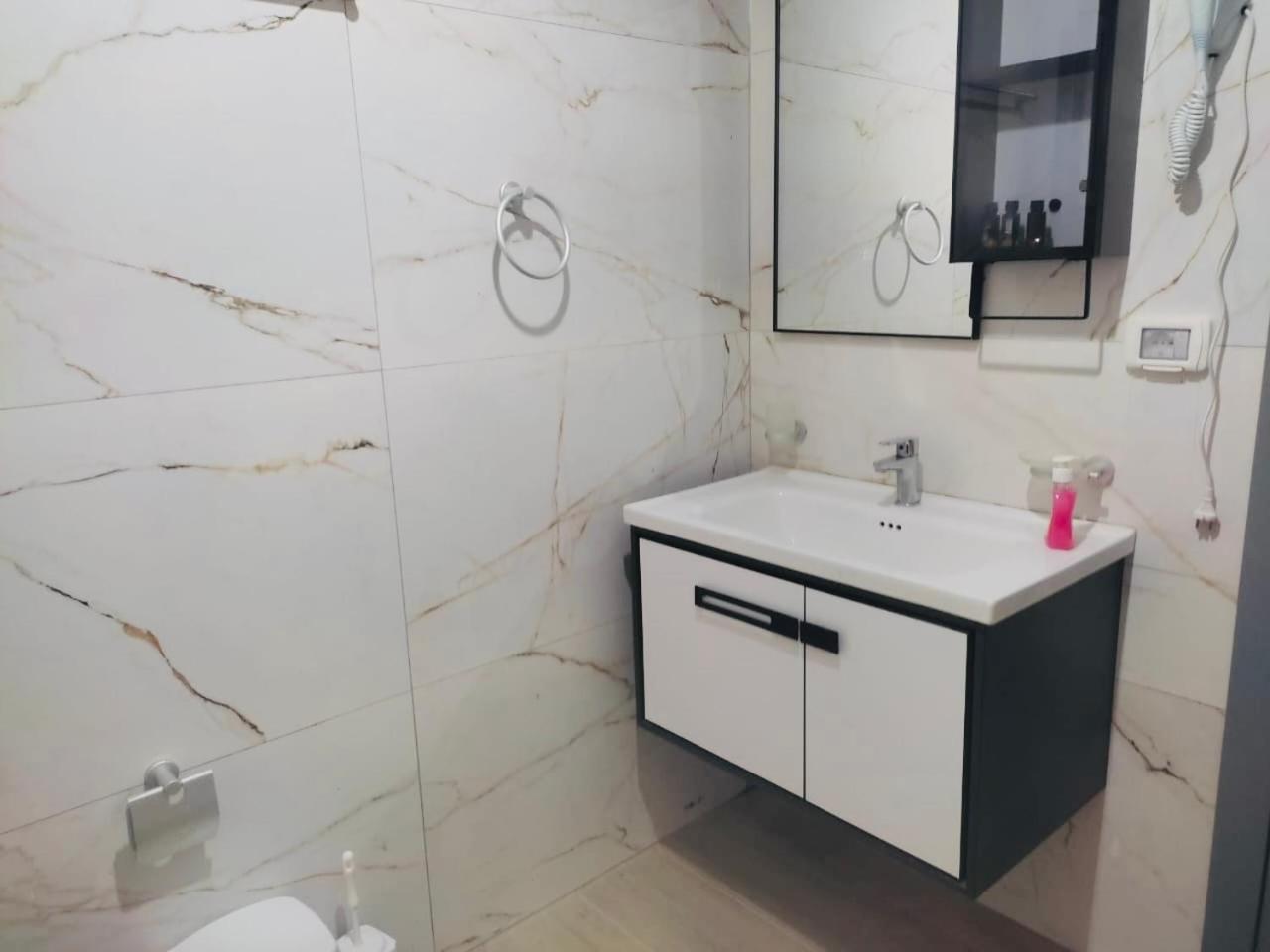 Petros Rooms ฮีมาเรอ ภายนอก รูปภาพ